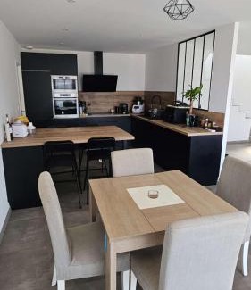 Clonas-sur-Vareze House | Chambre spacieuse #2
