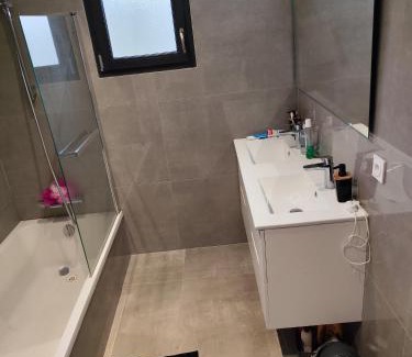 Clonas-sur-Vareze House | Chambre spacieuse #2