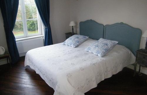 Saint-Martin-des-Entrees Bed & Breakfast | Chambres d'Hôtes Château de Damigny