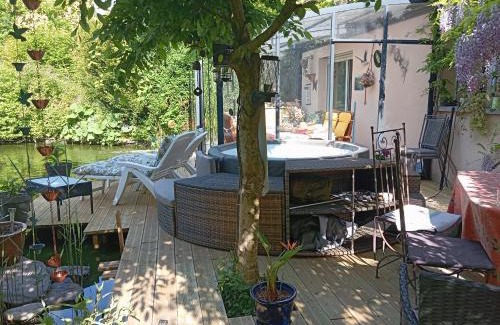 Saint-Pierre-de-Mailloc Bed & Breakfast | chambres d'hôtes naturistes de la moque souris