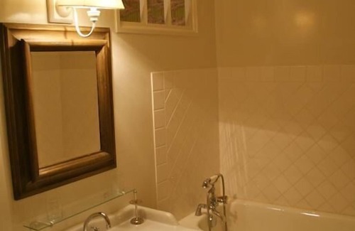 Saint-Laurent-des-Mortiers Bed & Breakfast | Chambres d'hôtes Logis de la Juquaise