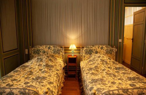 Les Chapelles-Bourbon Bed & Breakfast | Chambres d'Hôtes Manoir de Beaumarchais