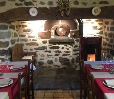 Anglards-de-Salers Bed & Breakfast | Chambres d’hôtes « Les sorbiers »
