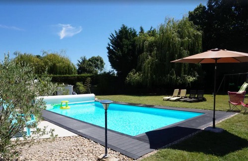 Medis House | Chambres D'hôtes, 5 min des Plages de Royan, Parc, Piscine Chauffée !