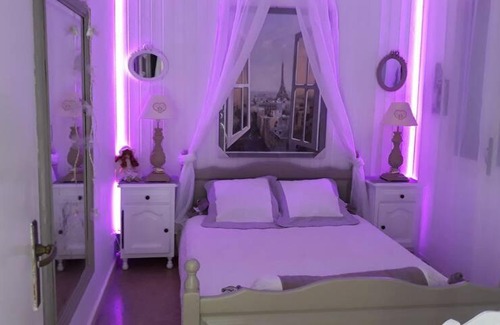 Reus Bed & Breakfast | CHAMBRES D'HÔTES CHEZ CATHERINE A REUS chambre de Paris avec salle de bains privée