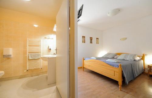 Rezentieres House | Chambres d'hôtes de l'Auberge L'Astrassadou