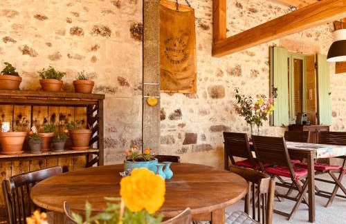 Herisson Bed & Breakfast | chambres d'hôtes Domaine les Grands Pérons