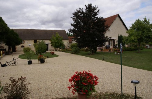 Farges-en-Septaine Bed & Breakfast | Chambres d'Hôtes Domaine d'Augy