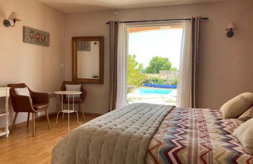 Merindol Bed & Breakfast | Chambres d'hôtes La Brullière
