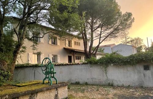 Tourtrol House | Chambres d'hôtes Les Tois Pins