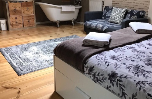 Auros Bed & Breakfast | Chambres d'Hôtes Rouge Bordeaux