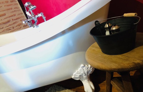 Auros Bed & Breakfast | Chambres d'Hôtes Rouge Bordeaux