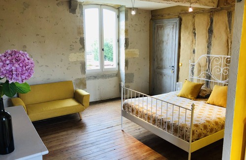 Auros Bed & Breakfast | Chambres d'Hôtes Rouge Bordeaux
