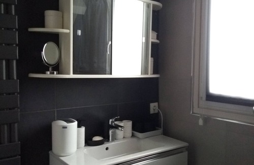 Plateau - Mont-Valerien Bed & Breakfast | Chambres d Hotes Avec Jardin, Terasse. 15 mn de la Defense. Sur le Mont Valerien