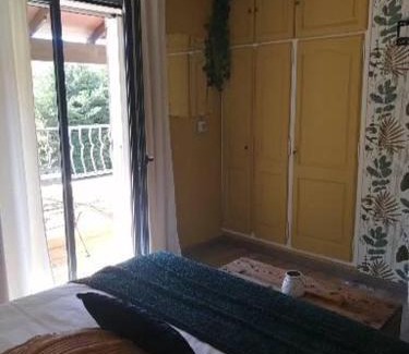 Eyguieres House | chambres dans les Alpilles les jardins de meyrol