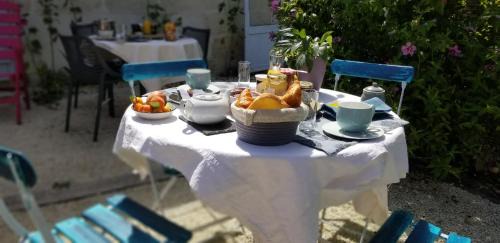 Saint-Georges-des-Coteaux Bed & Breakfast | Chambres d'Hôtes - Les Bujours