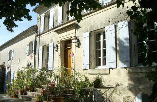 Saint-Georges-des-Coteaux Bed & Breakfast | Chambres d'Hôtes - Les Bujours