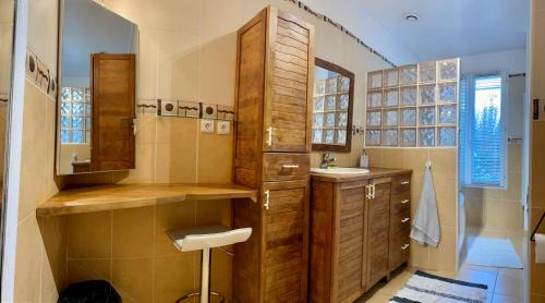 Villeparisis House | Chambres privées et CALMES CHEZ L'HABITANT- Sdb commune-parking privé sur demande-Pour personnes respectueuses et discrètes