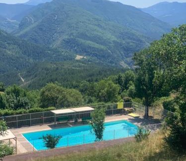 Pennes-le Sec Bed & Breakfast | Chambres privées - Maison d hôtes Piot - Pennes-Le-Sec Drôme
