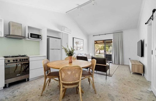 Margaret River House | ChambrxE9 Estate Grenache - spacious elegant luxury