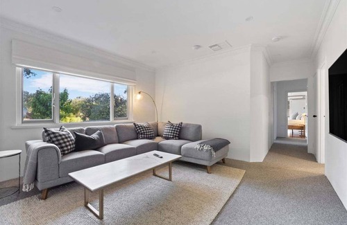 Margaret River House | ChambrxE9 Estate Syrah - experience elegant luxury