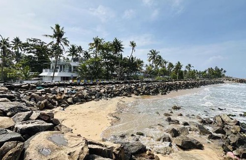 Vypin Bed & Breakfast | Chameleon Beach Resort, Cherai