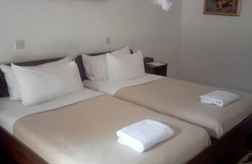 Lusaka Cabin | Chaminuka Lodge and Nature Reserve