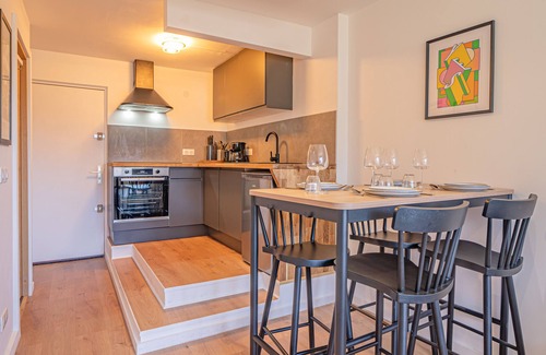 Chamonix City Centre Apartment | Chamois Blanc Rosières- bright 1 bed apartment with amazing views