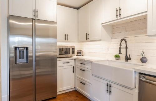 Mammoth Lakes House | Chamonix 24 is a 2bed plus loft 3 bath Upgraded Canyon Ldge Nearly Ski in Ski Out Sleeps 8