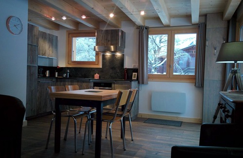 Les Houches Ski Chalet | Chamonix Valley recent, cosy Granit chalet
