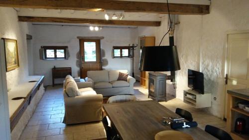 Brassy House | Champ de la Fontaine