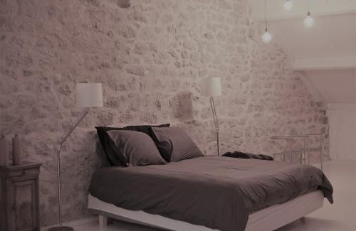 Brassy House | Champ de la Fontaine