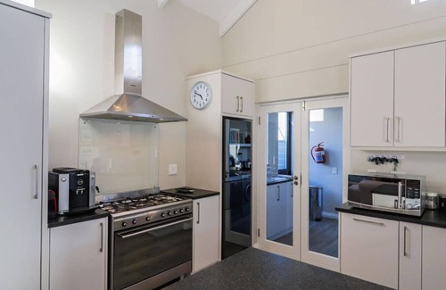 Vermont House | Champagne Air Luxury Villa with pool, pet friendly