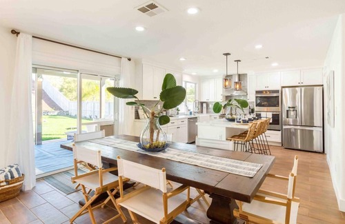Winchester House | Champagne and Sunshine - Home with Pool & Jacuzzi