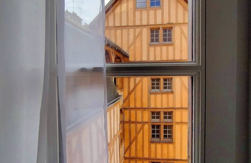 Old Town Apartment | Champagne apartment at CATY