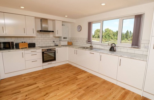 Nettlestone Cottage | CHAMPAGNE, family friendly, character holiday cottage in Seaview