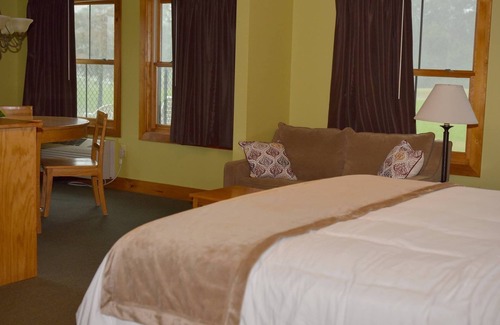 Delhi Cabin | Champions Black Bear Lodge