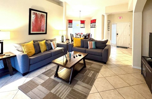 Haines City House | Champions retreat - Fantastic 5-bed pool home with jacuzzi spa in Haines City
