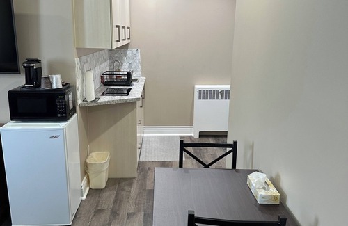 Pembroke Hotel | Champlain Motor Inn
