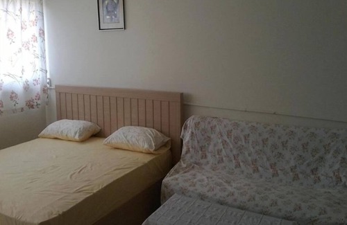 Ban Mai House | Chan Kim Don Mueang Guest House, free parking space and free Wifi.