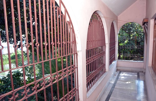 Baruipur House | Chandannagar Hibiscus