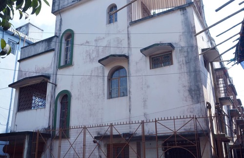 Baruipur House | Chandannagar Hibiscus