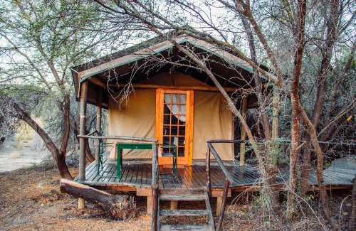 Oudtshoorn Cabin | Chandelier Game Lodge