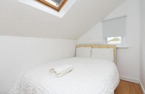 Eastleigh Apartment | Chandlers Ford 2-bedroom with free parking