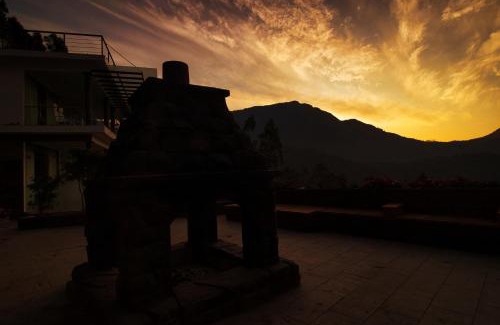 Periyur Resort | Chandys Drizzle Drops - Munnar Top Station