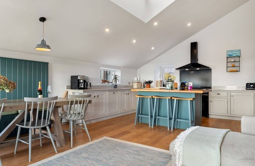 Crynant Apartment | Channel View - Luxury Cottages