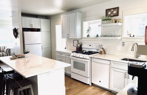 Bluffton House | Channel-Waterfront on Muskegon, Walk to the Beach, Lk Michigan, Watch the Ships