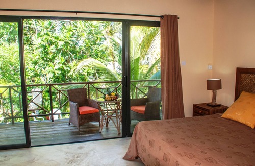 Blue Bay House | Chantauvent Guesthouse
