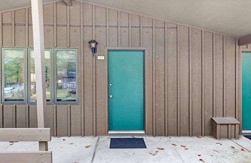 Eagle River Apartment | Chanticleer Inn 41