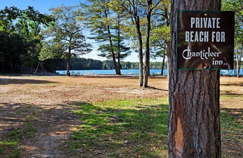 Eagle River Apartment | Chanticleer Inn 55